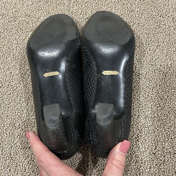 Vionic Textured Heels 7.5M - Picture 9 of 10